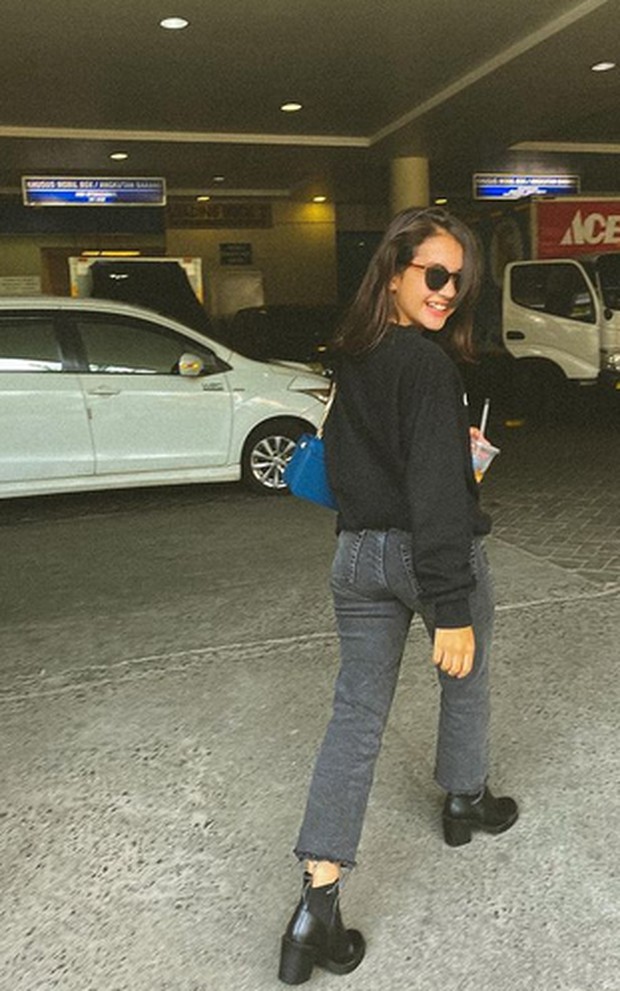 black sweater dan boots