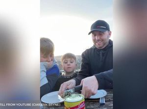 Duh! Tren Cium Aroma Ikan Amis Jadi Viral di Internet