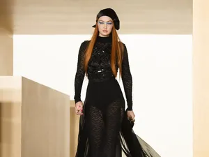 6 Penampilan Pertama Gigi Hadid Balik ke Catwalk Setelah 6 Bulan Melahirkan 6 Penampilan Pertama Gigi Hadid Balik ke Catwalk Setelah 6 Bulan Melahirkan