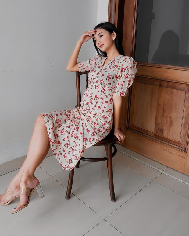 6 Style Dress Manis ala Glenca Chysara Si Cantik 'Elsa'