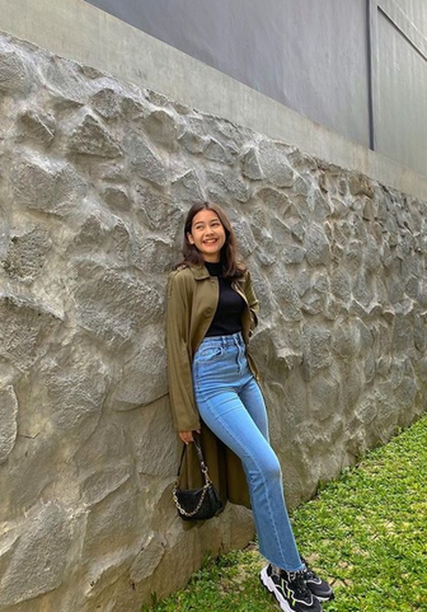 green outer dan jeans