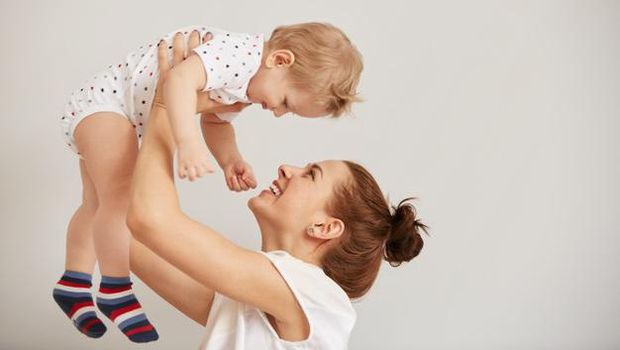 Ibu dengan bayi (Freepik)