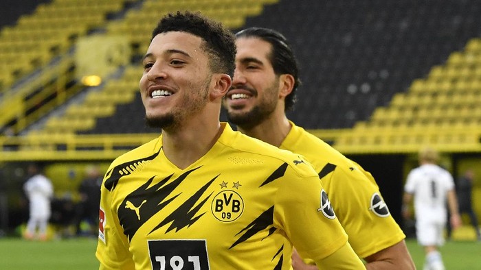 Dortmunds Jadon Sancho, right, celebrates after scoring on penalty kick his sides second goal during the German Bundesliga soccer match between Borussia Dortmund and Arminia Bielefeld in Dortmund, Germany, Saturday, Feb. 27, 2021. (AP Photo/Martin Meissner, Pool)