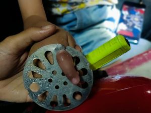 Damkar Jaksel Selamatkan Jari Bocah Tersangkut di Floor Drain