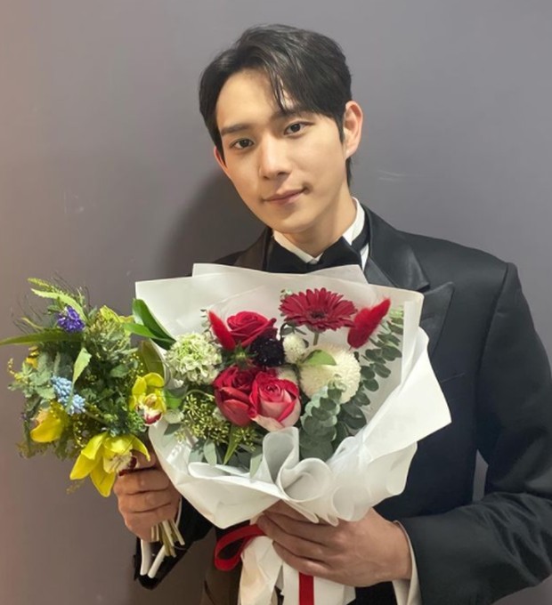 Kim Young Dae mendapatkan penghargaan sebagai aktor pendatang baru populer dalam KBS Drama Award 2020 / foto: youngdae0203