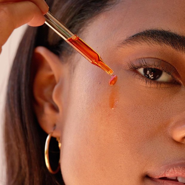 Chebula bisa mengurangi peradangan pada kulit serta melembutkan teksturnya dan mencerahkan penampilan kulit.