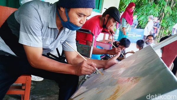 Menjaga Kreativitas, Warga Difabel di Klaten Belajar Melukis