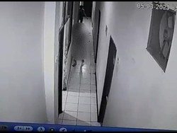 Terekam CCTV, Selebgram Ari Pratama Sempat Minta Tolong Usai Ditikam Pacar