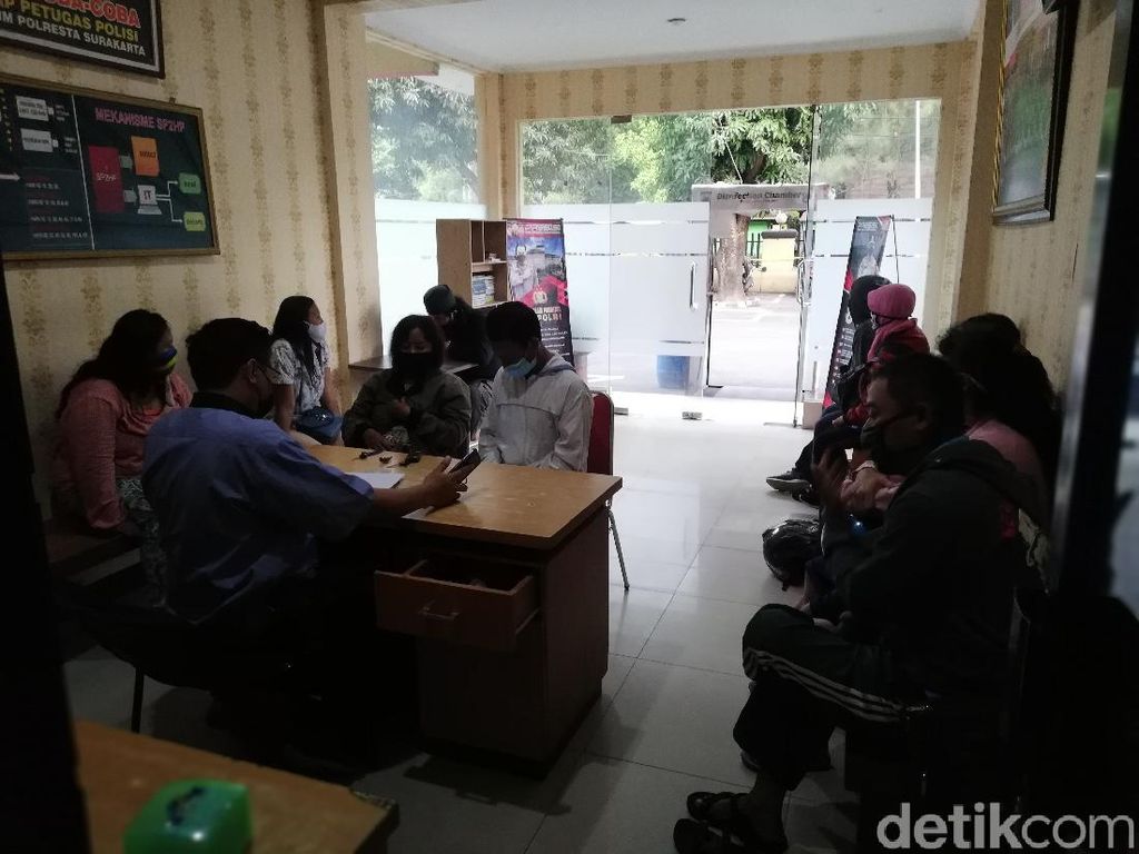 Kerap Mangkal Sembarangan, PSK Bermotor Matik di Solo Akhirnya Diciduk Kerap Mangkal Sembarangan, PSK Bermotor Matik di Solo Akhirnya Diciduk