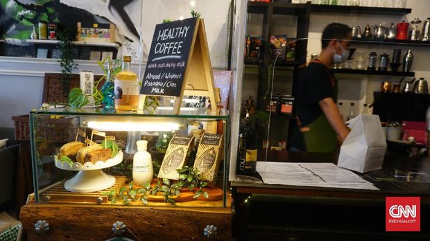 Rekomendasi Kuliner Sentul 1. Pasar Bersih Sentul CityBubur TakingKayu Mas, kafe sekaligus toko organikSuasana food court 2. Antology Coffee and TeaKedai kopi dengan pandangan telaga.3. Restoran Sawah Segar SentulRestoran semi outdoor dengan konsep makan di saung tengah sawah. 4. Tad's DelightKafe di kawasan Taman Budaya Sentul.