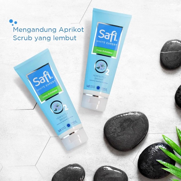 Face scrub lembut yang mengangkat sel kulit mati dengan kandungan habbatus sauda sebagai anti oksidan.