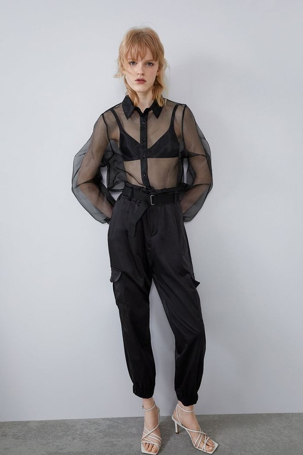 Sheer top/whowhatwear.com Coba untuk mempadu-padankan atasan bra yang warna-warni atau senada dengan sheer top sebagai lapisan luarnya untuk penampilan yang maksimal.