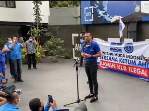 Video Momen AHY Orasi Berlatar Spanduk KSP Moeldoko Perusak Demokrasi