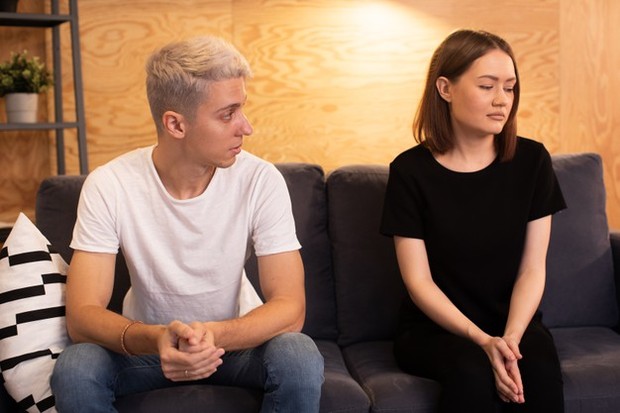 Ketika dalam hubungan ada masalah dan kamu tidak mau repot untuk memperdebatkannya maka kamu harus mulai menyadari ada apa dengan diri kamu.