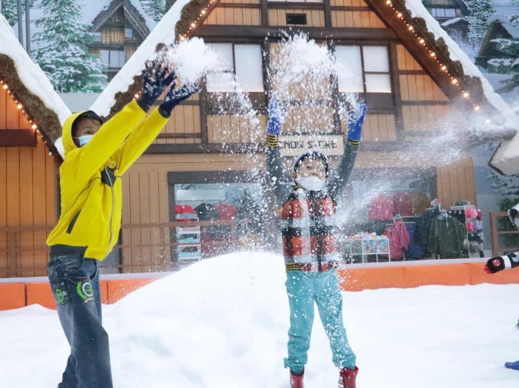 Yuk Libur Akhir Tahun Sambil Main Salju di Bintaro, Ada Promo!