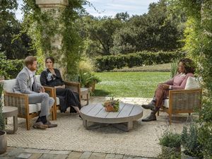 Pangeran Charles Terluka dengan Pernyataan Meghan Markle-Harry