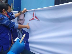 Video Aksi Cap Jempol Darah Kader Demokrat DKI untuk Dukung AHY