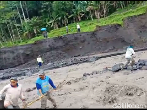 Pulang Bertani, 15 Warga Lumajang Terjebak Banjir Lahar Hujan Gunung Semeru