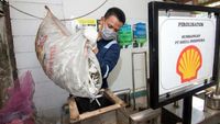 Di Desa Ini Sampah Plastik Diubah Jadi Bahan Bakar