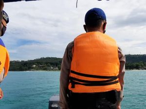 Pencarian Dua Bocah Tenggelam di Dermaga Palabuhanratu