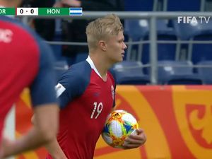 Video Kilas Balik: Erling Haaland Cetak 9 Gol di Satu Laga!