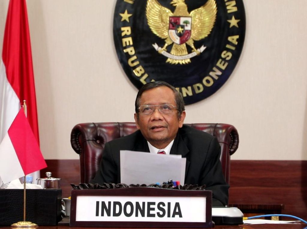 Muncul Seruan Demo Jokowi, Mahfud Md Minta Aspirasi Tertulis-Via Telepon