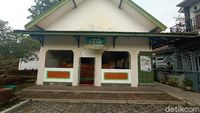 Mengunjungi Makam Kiai Telingsing di Kudus