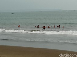 Menikmati Senja ala Penduduk Pantai Pangandaran
