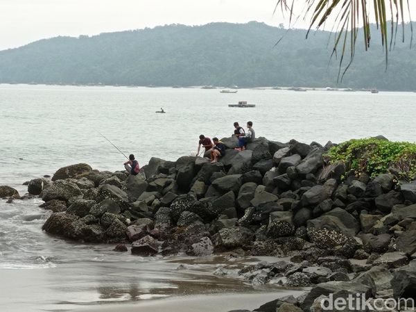 Foto: Nikmati Senja di Pantai Pangandaran