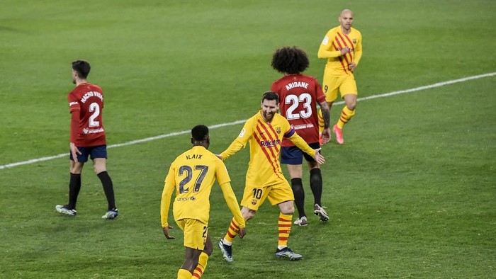 Barcelonas Moriba Kourouma Kourouma, celebrates with his teammates after scoring his sides second goal during the Spanish La Liga soccer match between Osasuna and FC Barcelona at El Sadar stadium in Pamplona, Spain, Saturday, March 6, 2021. (AP Photo/Alvaro Barrientos)