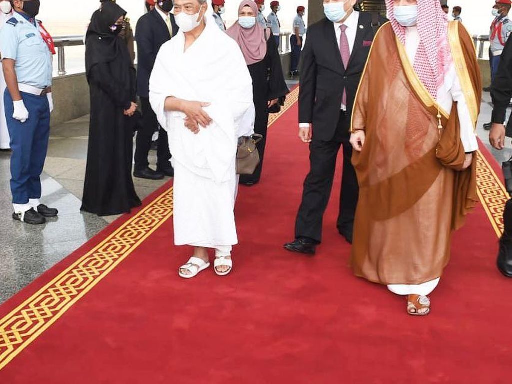 PM Malaysia Jadi Kepala Pemerintah Pertama yang Laksanakan Umroh PM Malaysia Jadi Kepala Pemerintah Pertama yang Laksanakan Umroh