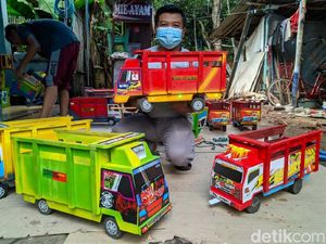 Pria Ponorogo Ini Kebanjiran Orderan Mainan Truk Oleng