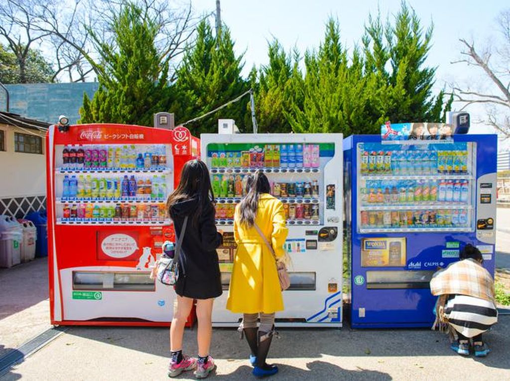 Senangnya Warga Jepang, Bisa Cicipi Lagi Makanan Vending Machine Ikonik