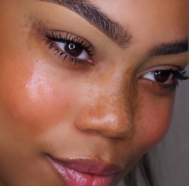 Tashjane Collins Menggunakan Cheek Dew Shade So Cosmo/instagram.com/colourpopcosmetics Tashjane Collins Menggunakan Cheek Dew Shade So Cosmo