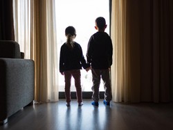 Idap Kondisi Langka, Dua Bersaudara Ini Terlihat Lebih Tua dari Anak Seusianya