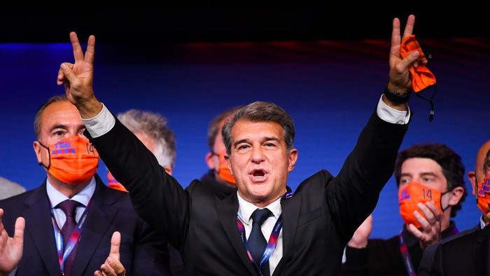 BARCELONA, SPAIN - MARCH 07: New FC Barcelona President Joan Laporta celebrates during a press conference following his victory in the FC Barcelona President Elections at Camp Nou on March 07, 2021 in Barcelona, Spain. (Photo by David Ramos/Getty Images)