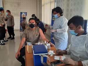 1.400 Personel Polres Jakpus Mulai Divaksin COVID Hari Ini