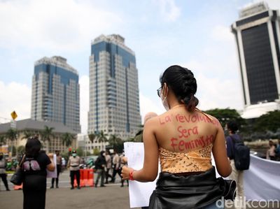 Aksi Para Wanita Ramaikan Hari Perempuan Internasional di Jakarta
