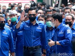 Aksi Massa Bakar-bakar Atribut Demokrat Gegara Beda Pilihan Ketua DPD NTT