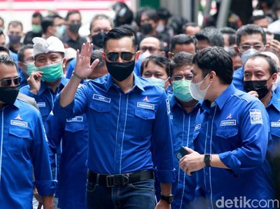 Bahas KLB Deli Serdang, Begini Gaya AHY Saat Tiba di Kemenkum HAM