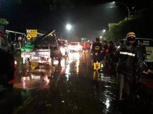 Banjir Rendam Pantura Kota Pasuruan Surut, Lalu Lintas Berangsur Normal