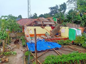Belasan Rumah di Purwakarta Rusak Diterjang Puting Beliung