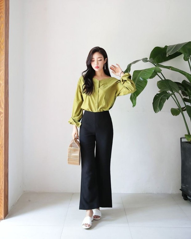 Busana Tertutup ala Korea/Instagram.com/dahongofficial Busana Tertutup ala Korea