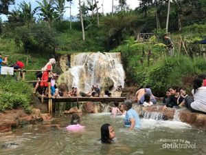 Curug Cipanas Lembang: Daya Tarik, Tiket, dan Jam Buka