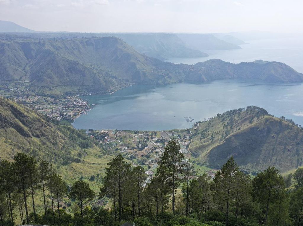 CEO AirAsia Indonesia: Danau Toba Indahnya Kalahkan Swiss CEO AirAsia Indonesia: Danau Toba Indahnya Kalahkan Swiss