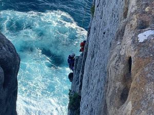 Pemanjat Tebing Cedera Parah Setelah Jatuh dari Ketinggian 15 Meter Pemanjat Tebing Cedera Parah Setelah Jatuh dari Ketinggian 15 Meter