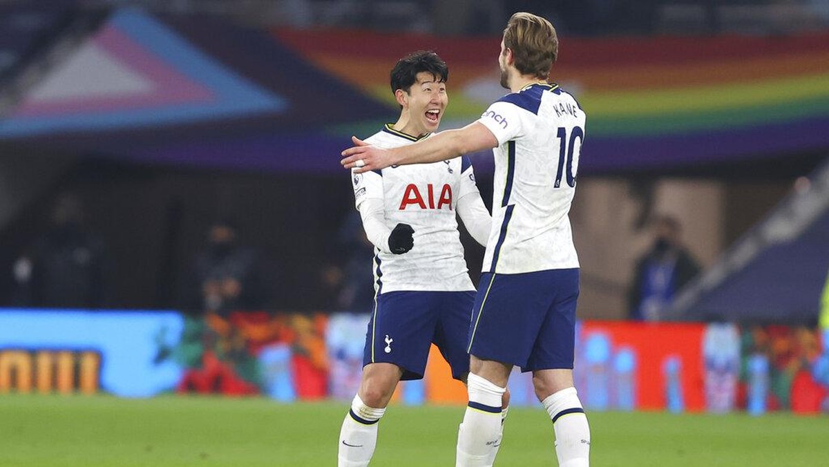 Manchester United mewaspadai ancaman Harry Kane dan Son Heung-min (Foto: AP/Julian Finney)
