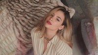 Pose Jade Leboeuf di depan kamera (Instagram/jade_leboeuf)
