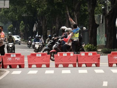 Jalan Depan Gedung KPU Ditutup Jelang Kedatangan Massa AHY