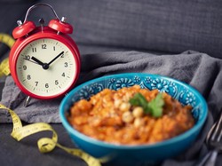 Jam Makan Saat Diet hingga Tips Emak-emak Melumerkan Daging 5 Menit